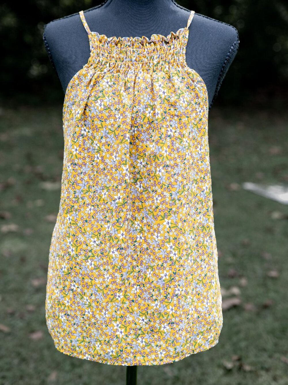 Mi Ami Women's Size Small yellow bohemian tank top floral pattern ruffled neck